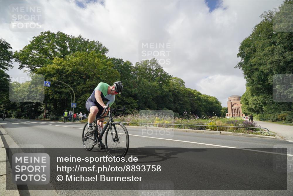14.09.2025 - Stadtparktriathlon Michael Burmester http://msf.ph/oto/8893758 14.09.2025 11:54:51 Radfahren 939, 1035, 1073, 1110, 1162 meine-sportfotos.de