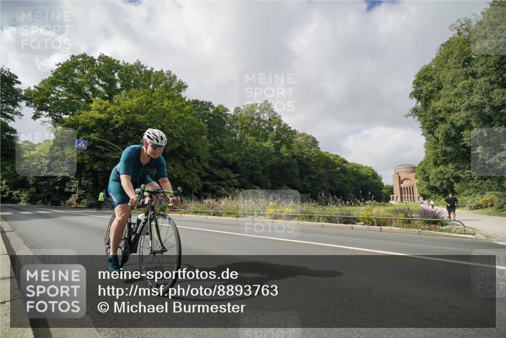 14.09.2025 - Stadtparktriathlon Michael Burmester http://msf.ph/oto/8893763 14.09.2025 11:54:59 Radfahren 939, 1035, 1073, 1095, 1162 meine-sportfotos.de