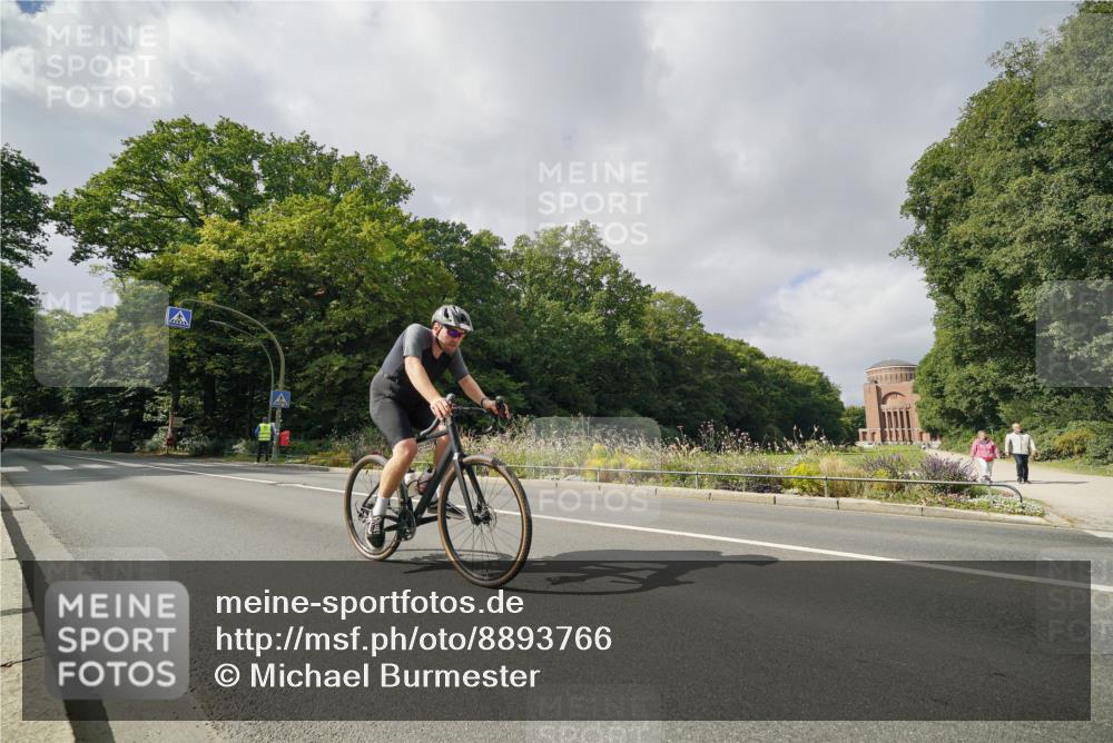 14.09.2025 - Stadtparktriathlon Michael Burmester http://msf.ph/oto/8893766 14.09.2025 11:55:26 Radfahren 1108, 1116 meine-sportfotos.de
