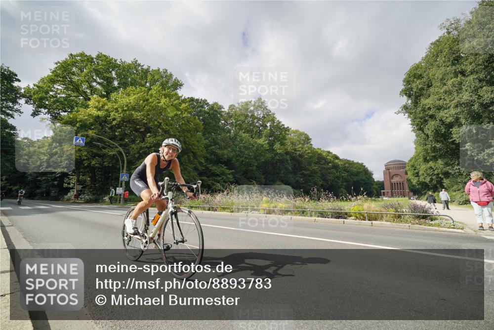 14.09.2025 - Stadtparktriathlon Michael Burmester http://msf.ph/oto/8893783 14.09.2025 11:55:56 Radfahren 937, 984, 998, 1076 meine-sportfotos.de