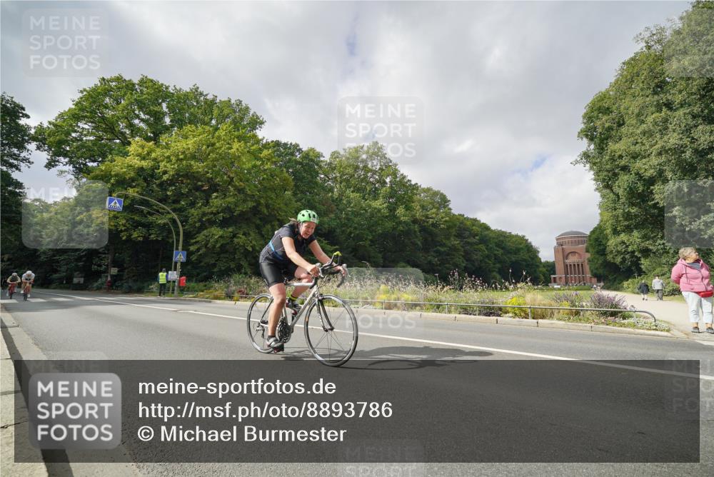 14.09.2025 - Stadtparktriathlon Michael Burmester http://msf.ph/oto/8893786 14.09.2025 11:56:04 Radfahren 937, 1014, 1076, 1082, 1113, 1214 meine-sportfotos.de