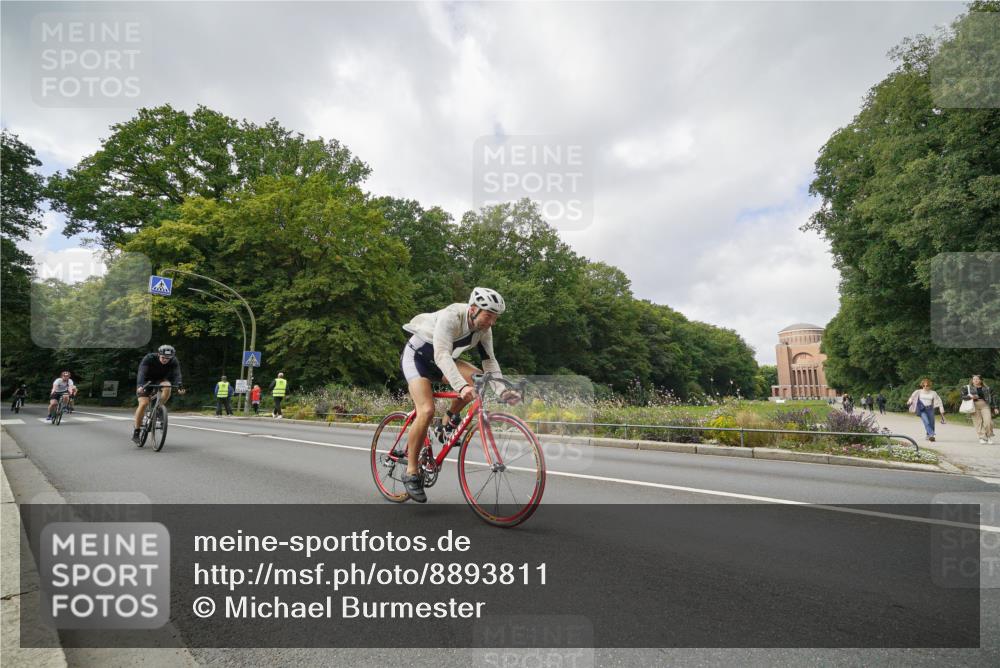 14.09.2025 - Stadtparktriathlon Michael Burmester http://msf.ph/oto/8893811 14.09.2025 11:56:53 Radfahren 924, 927, 1077, 1088, 1123, 1217 meine-sportfotos.de