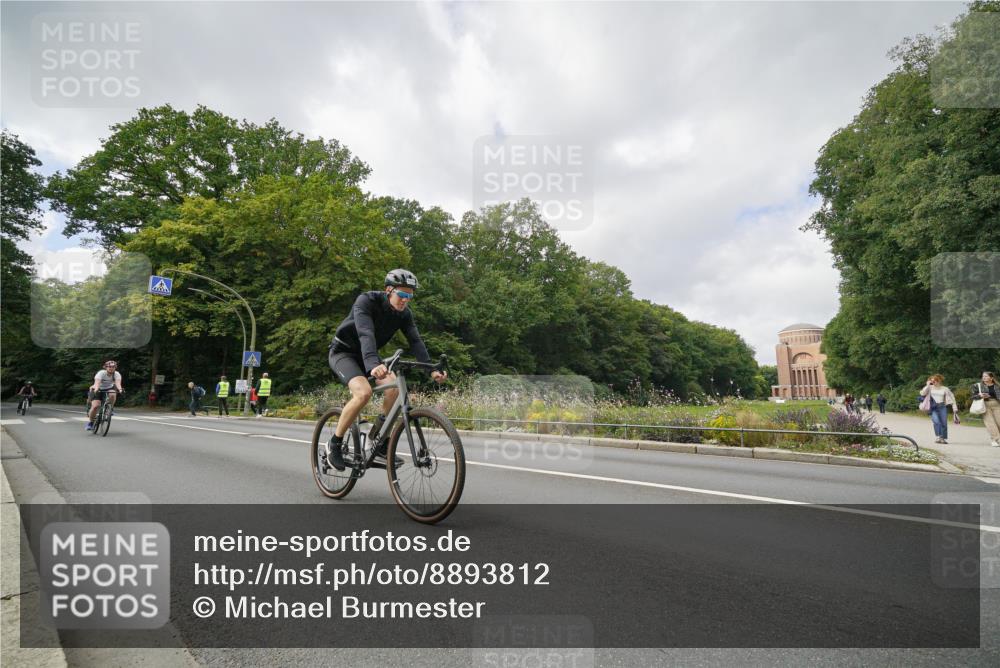 14.09.2025 - Stadtparktriathlon Michael Burmester http://msf.ph/oto/8893812 14.09.2025 11:56:54 Radfahren 924, 927, 1077, 1088, 1123, 1217 meine-sportfotos.de