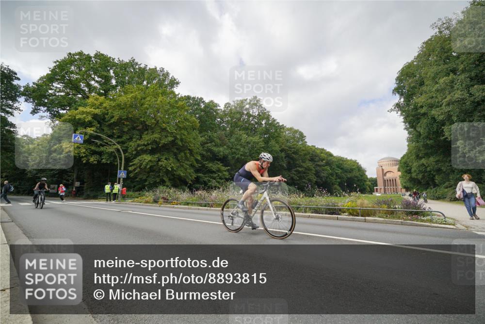 14.09.2025 - Stadtparktriathlon Michael Burmester http://msf.ph/oto/8893815 14.09.2025 11:56:57 Radfahren 924, 927, 1077, 1088, 1123, 1146 meine-sportfotos.de