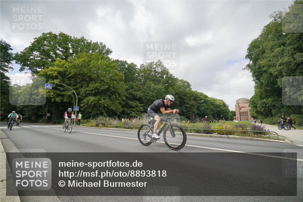 14.09.2025 - Stadtparktriathlon Michael Burmester http://msf.ph/oto/8893818 14.09.2025 11:57:06 Radfahren 952, 1016, 1050, 1129, 1146, 1189 meine-sportfotos.de