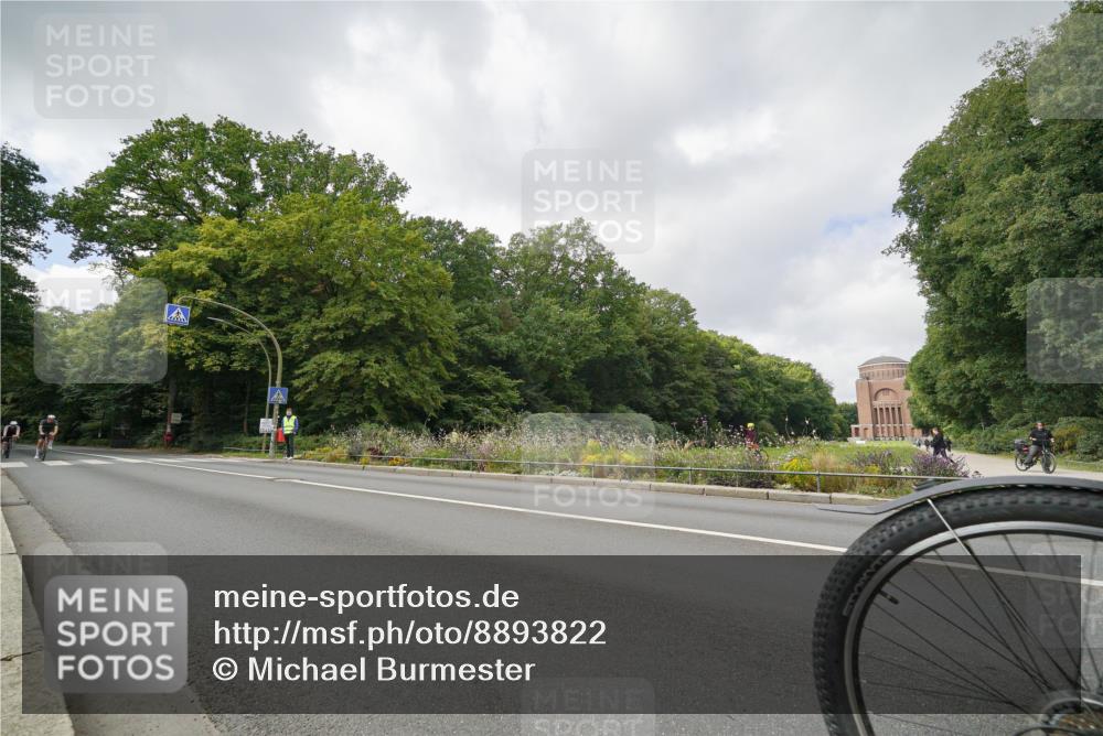 14.09.2025 - Stadtparktriathlon Michael Burmester http://msf.ph/oto/8893822 14.09.2025 11:57:08 Radfahren 952, 1016, 1050, 1129, 1146, 1189, 1205 meine-sportfotos.de