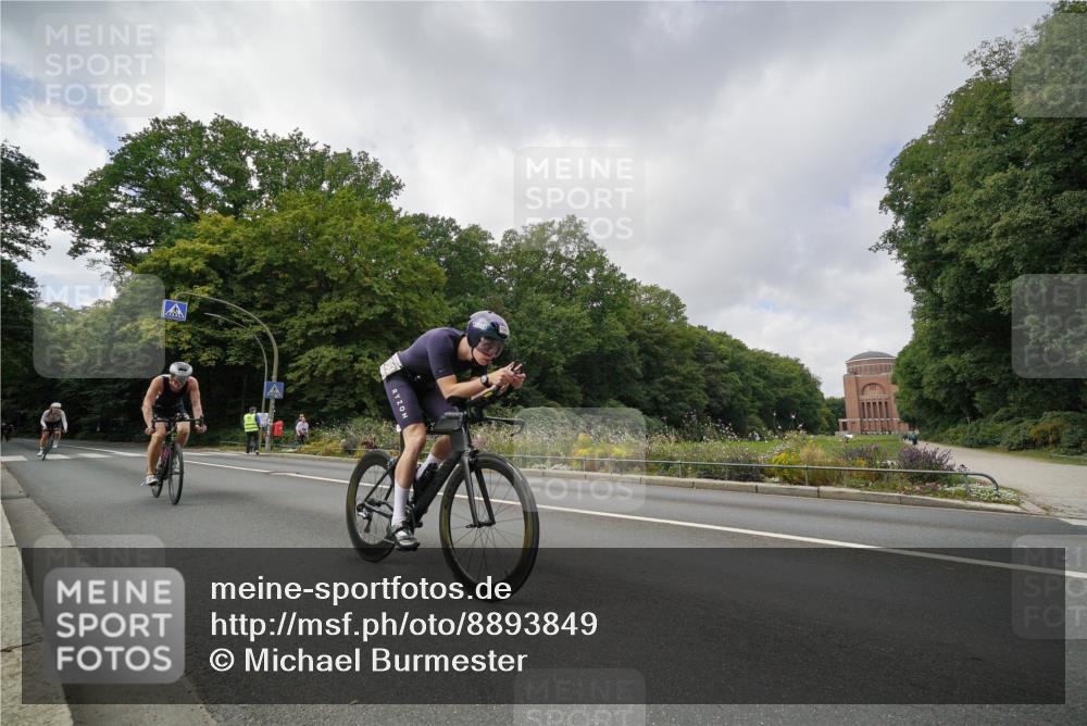 14.09.2025 - Stadtparktriathlon Michael Burmester http://msf.ph/oto/8893849 14.09.2025 11:58:09 Radfahren 1001, 1002, 1040, 1043, 1080, 1112 meine-sportfotos.de