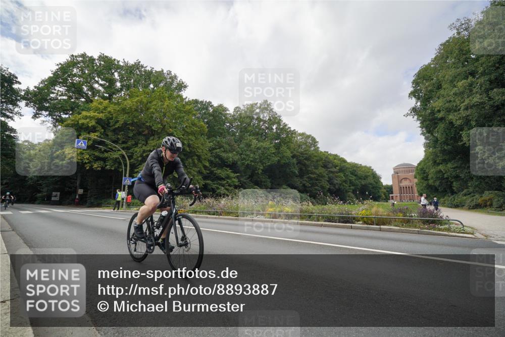 14.09.2025 - Stadtparktriathlon Michael Burmester http://msf.ph/oto/8893887 14.09.2025 11:59:17 Radfahren 958, 970, 978, 1078, 1182 meine-sportfotos.de
