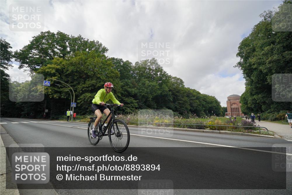 14.09.2025 - Stadtparktriathlon Michael Burmester http://msf.ph/oto/8893894 14.09.2025 11:59:34 Radfahren 1007, 1125, 1178 meine-sportfotos.de