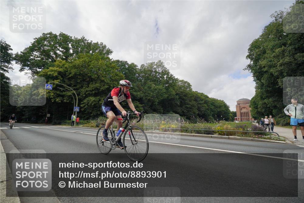 14.09.2025 - Stadtparktriathlon Michael Burmester http://msf.ph/oto/8893901 14.09.2025 11:59:52 Radfahren 936, 980, 1057, 1107, 1115, 1202 meine-sportfotos.de
