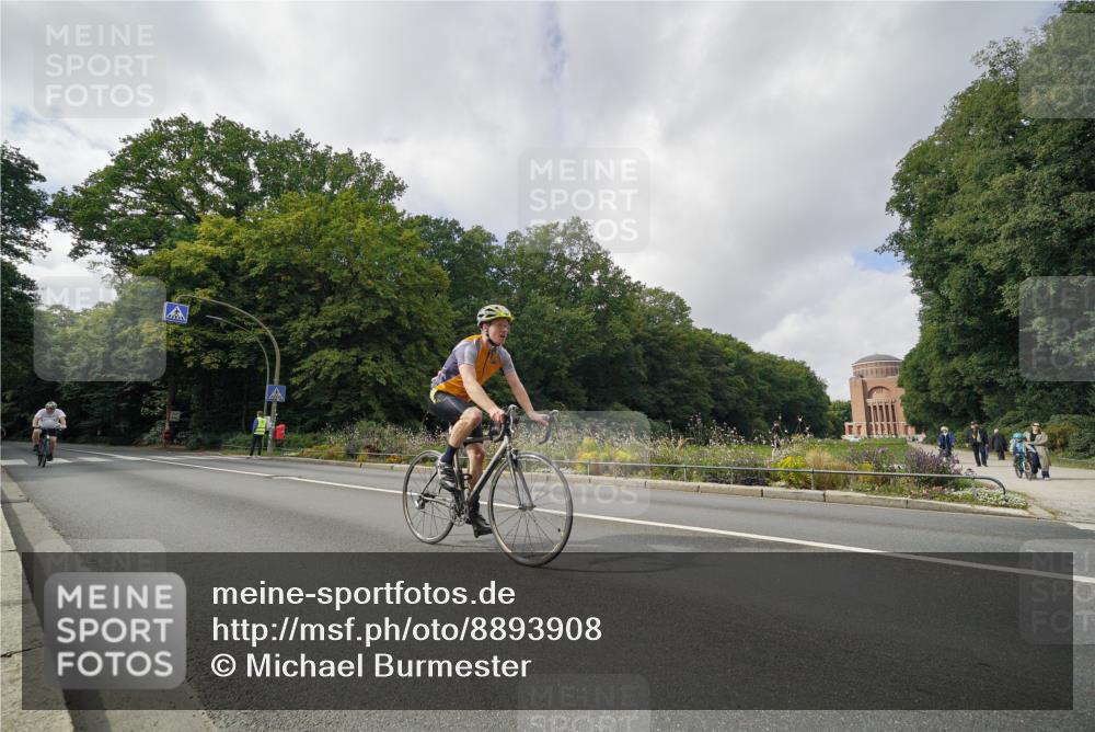 14.09.2025 - Stadtparktriathlon Michael Burmester http://msf.ph/oto/8893908 14.09.2025 12:00:23 Radfahren 1048, 1069, 1100, 1184 meine-sportfotos.de
