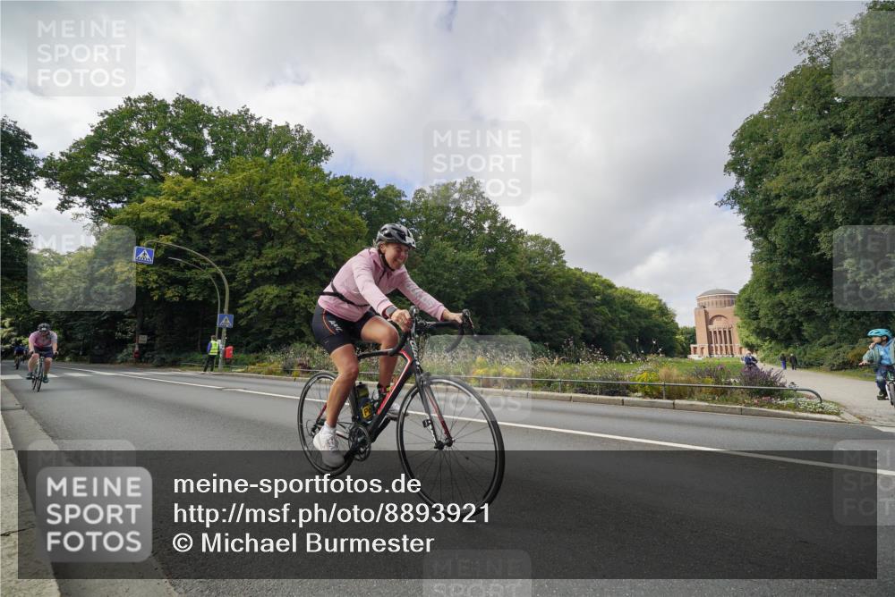 14.09.2025 - Stadtparktriathlon Michael Burmester http://msf.ph/oto/8893921 14.09.2025 12:00:45 Radfahren 962, 974, 994, 1063, 1064 meine-sportfotos.de