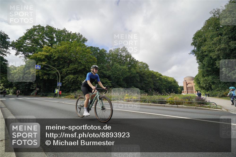 14.09.2025 - Stadtparktriathlon Michael Burmester http://msf.ph/oto/8893923 14.09.2025 12:00:49 Radfahren 962, 974, 994, 1011, 1063, 1064 meine-sportfotos.de