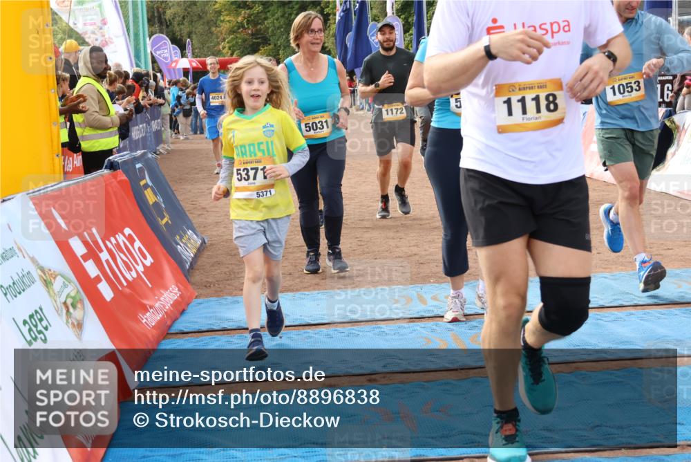14.09.2025 - Airport Race Strokosch-Dieckow http://msf.ph/oto/8896838 14.09.2025 12:20:27 Ziel 221, 826, 1053, 1118, 1172, 1873, 2009, 2180, 4024, 4050, 4073, 5031, 5358, 5371, 5403, 5414 meine-sportfotos.de