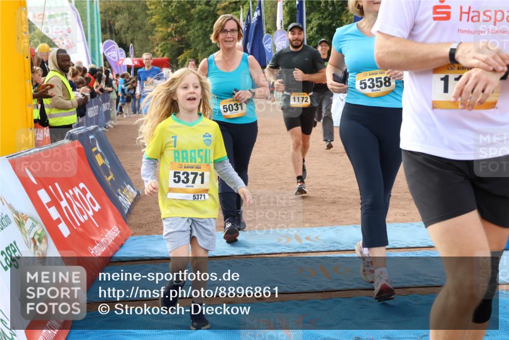 14.09.2025 - Airport Race Strokosch-Dieckow http://msf.ph/oto/8896861 14.09.2025 12:20:27 Ziel 221, 826, 1053, 1118, 1172, 1873, 2009, 2180, 4024, 4050, 4073, 5031, 5358, 5371, 5403, 5414 meine-sportfotos.de