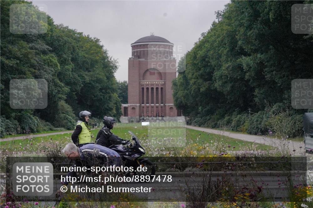 14.09.2025 - Stadtparktriathlon Michael Burmester http://msf.ph/oto/8897478 14.09.2025 08:54:30 Radfahren 330, 335 meine-sportfotos.de