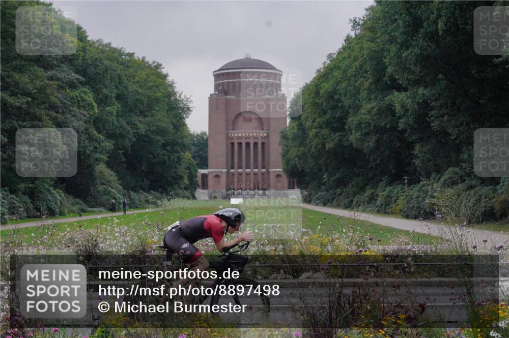 14.09.2025 - Stadtparktriathlon Michael Burmester http://msf.ph/oto/8897498 14.09.2025 08:54:54 Radfahren 314, 331 meine-sportfotos.de