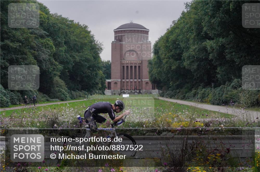 14.09.2025 - Stadtparktriathlon Michael Burmester http://msf.ph/oto/8897522 14.09.2025 08:55:15 Radfahren 344, 365, 368, 374 meine-sportfotos.de