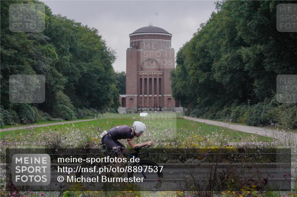 14.09.2025 - Stadtparktriathlon Michael Burmester http://msf.ph/oto/8897537 14.09.2025 08:55:59 Radfahren 301, 304, 324, 340, 371, 373, 376 meine-sportfotos.de