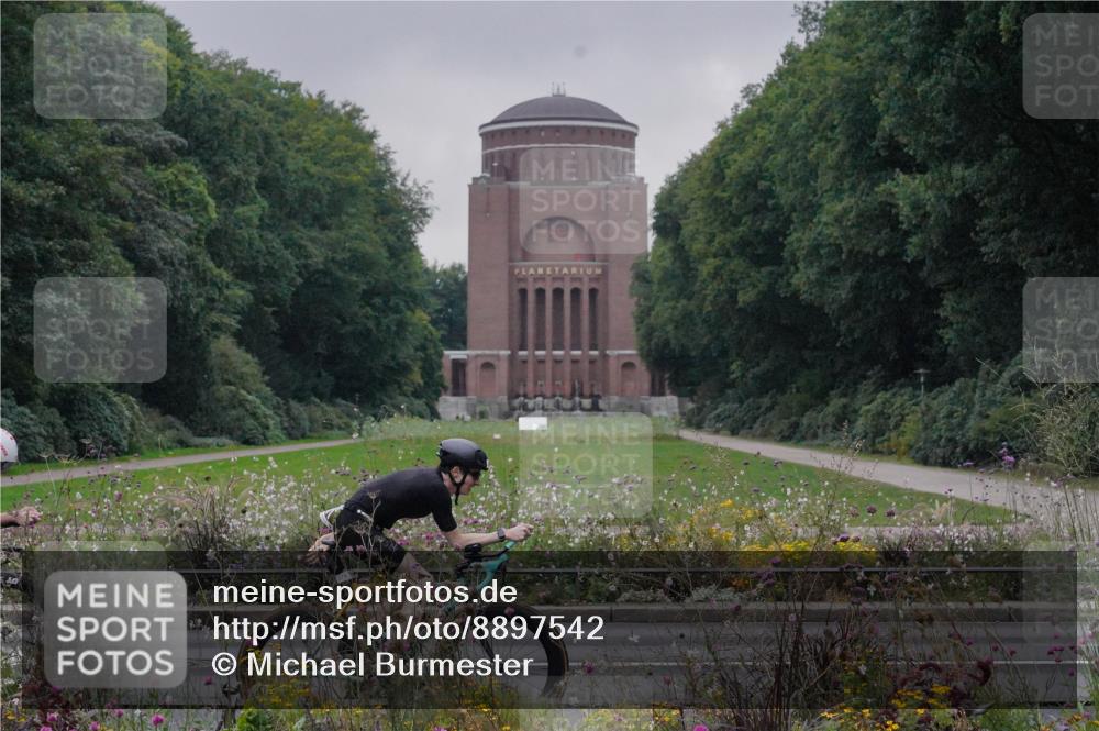 14.09.2025 - Stadtparktriathlon Michael Burmester http://msf.ph/oto/8897542 14.09.2025 08:56:02 Radfahren 301, 304, 340, 361, 371, 373 meine-sportfotos.de