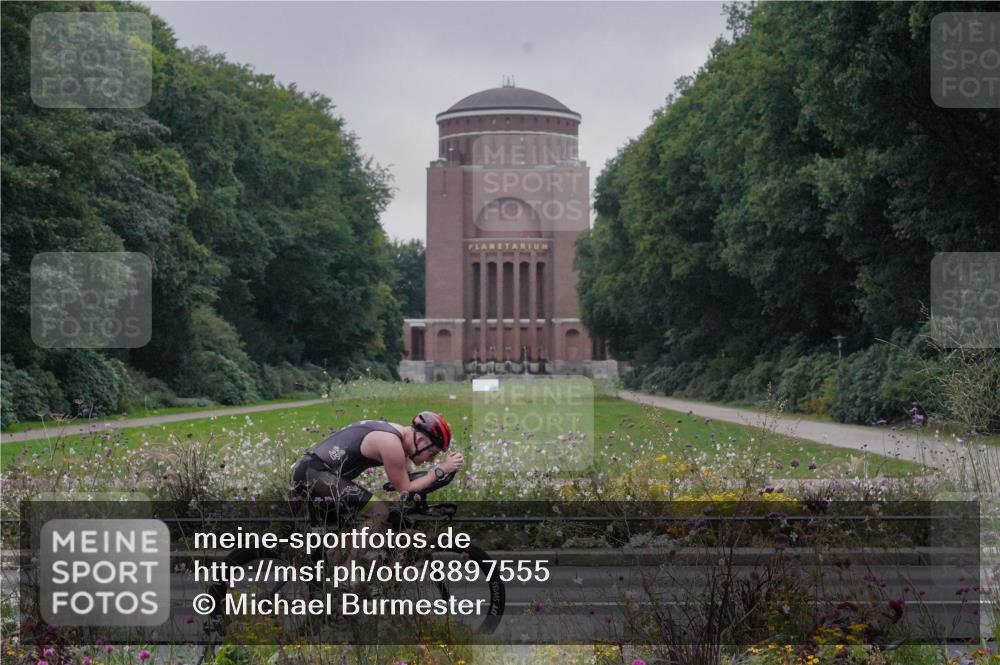 14.09.2025 - Stadtparktriathlon Michael Burmester http://msf.ph/oto/8897555 14.09.2025 08:56:11 Radfahren 318, 322, 339, 340, 342, 358, 361 meine-sportfotos.de