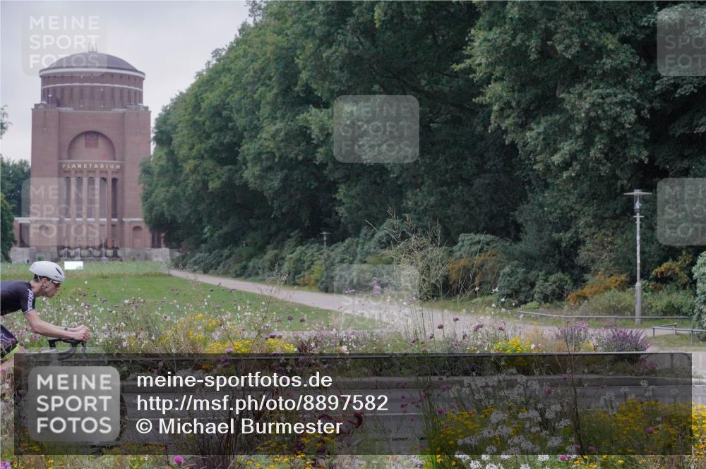 14.09.2025 - Stadtparktriathlon Michael Burmester http://msf.ph/oto/8897582 14.09.2025 08:56:23 Radfahren 318, 323, 339, 342, 350, 363, 370 meine-sportfotos.de