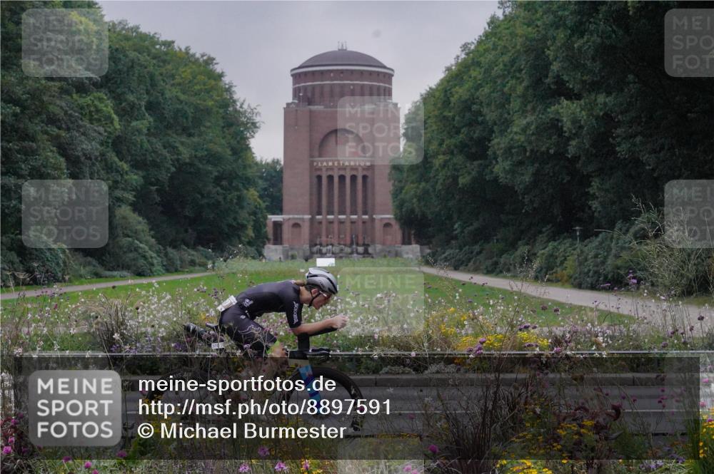 14.09.2025 - Stadtparktriathlon Michael Burmester http://msf.ph/oto/8897591 14.09.2025 08:56:28 Radfahren 323, 345, 347, 350, 363, 366, 370, 375 meine-sportfotos.de