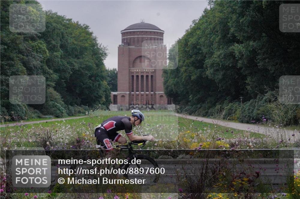 14.09.2025 - Stadtparktriathlon Michael Burmester http://msf.ph/oto/8897600 14.09.2025 08:56:34 Radfahren 323, 326, 333, 345, 347, 366, 375, 451 meine-sportfotos.de