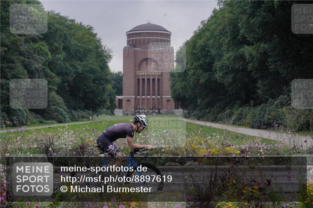14.09.2025 - Stadtparktriathlon Michael Burmester http://msf.ph/oto/8897619 14.09.2025 08:56:39 Radfahren 326, 333, 345, 347, 366, 375, 451 meine-sportfotos.de