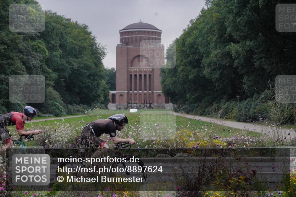 14.09.2025 - Stadtparktriathlon Michael Burmester http://msf.ph/oto/8897624 14.09.2025 08:56:41 Radfahren 326, 333, 345, 366, 451 meine-sportfotos.de