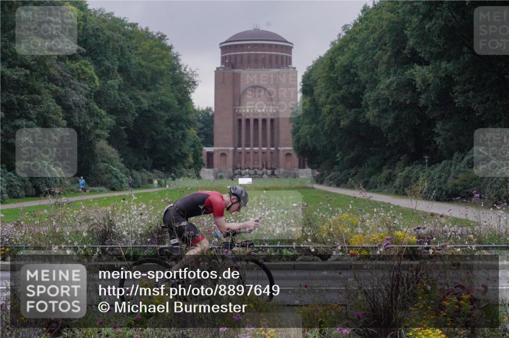 14.09.2025 - Stadtparktriathlon Michael Burmester http://msf.ph/oto/8897649 14.09.2025 08:57:08 Radfahren 325, 328, 337, 349 meine-sportfotos.de