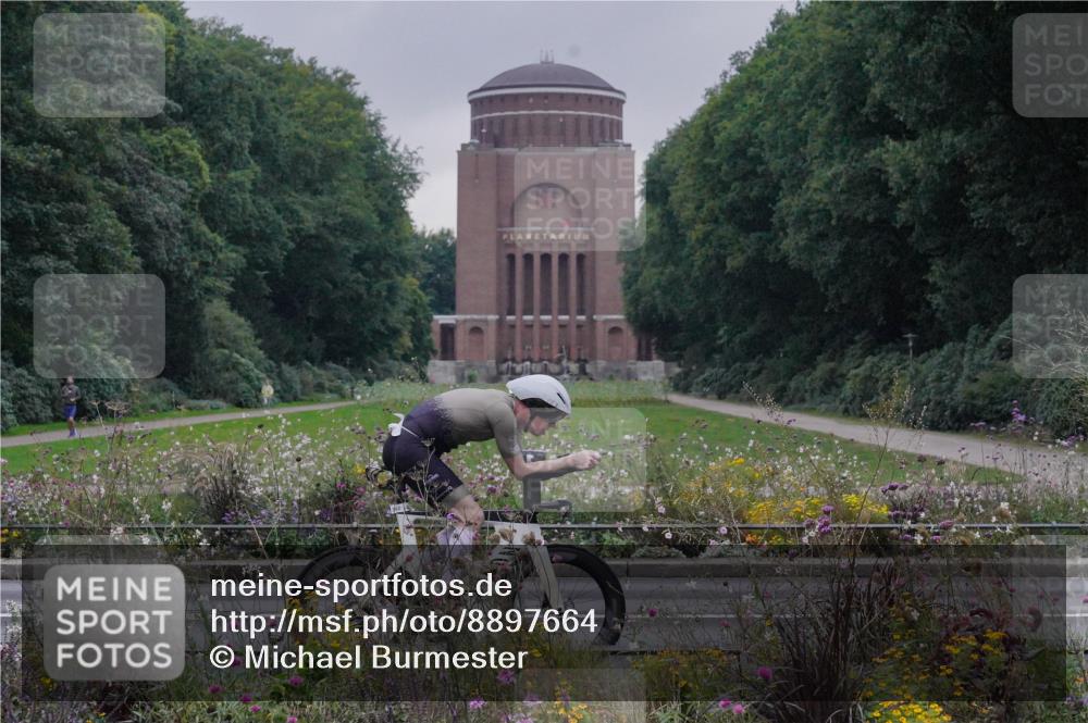 14.09.2025 - Stadtparktriathlon Michael Burmester http://msf.ph/oto/8897664 14.09.2025 08:57:24 Radfahren 316, 319, 332, 348, 353 meine-sportfotos.de