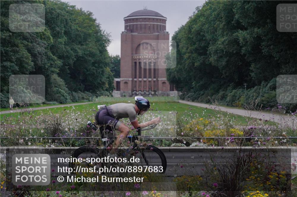14.09.2025 - Stadtparktriathlon Michael Burmester http://msf.ph/oto/8897683 14.09.2025 08:57:43 Radfahren 336, 369 meine-sportfotos.de