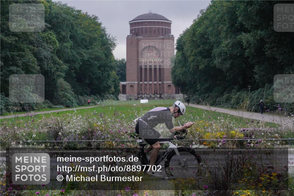 14.09.2025 - Stadtparktriathlon Michael Burmester http://msf.ph/oto/8897702 14.09.2025 08:58:12 Radfahren 303, 327, 357, 372, 378, 476 meine-sportfotos.de