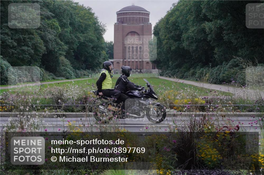 14.09.2025 - Stadtparktriathlon Michael Burmester http://msf.ph/oto/8897769 14.09.2025 08:59:46 Radfahren 351, 355 meine-sportfotos.de