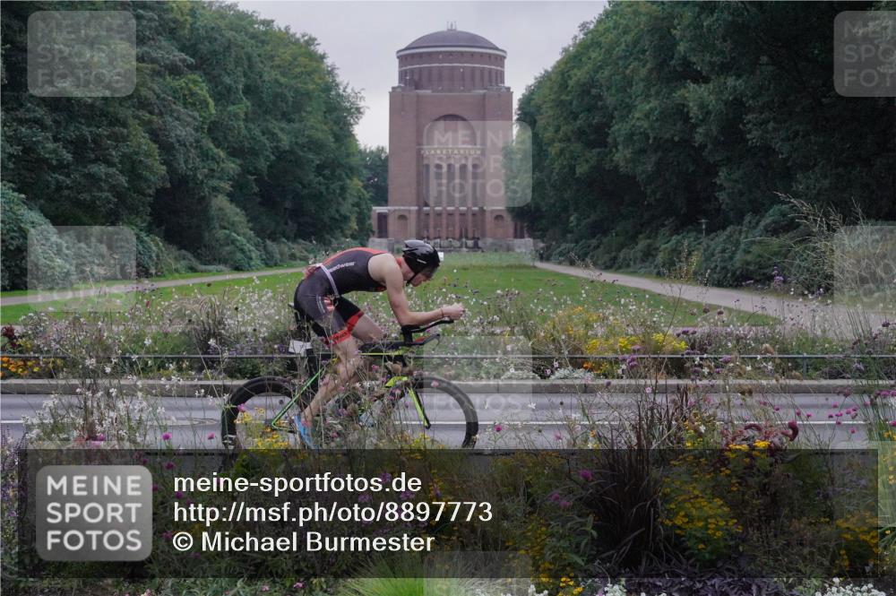 14.09.2025 - Stadtparktriathlon Michael Burmester http://msf.ph/oto/8897773 14.09.2025 08:59:49 Radfahren 351, 355 meine-sportfotos.de