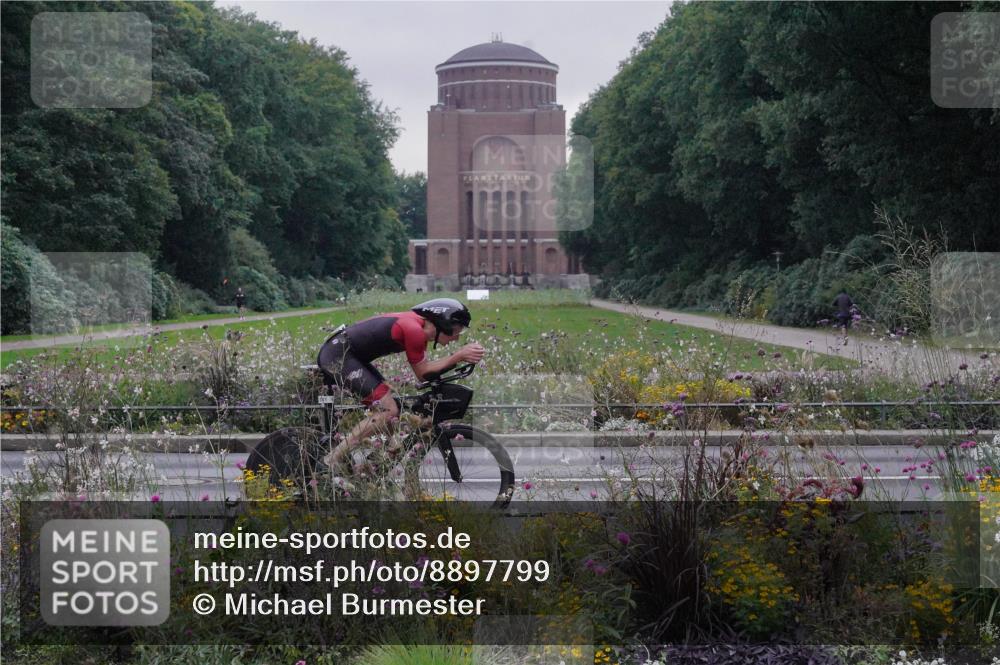 14.09.2025 - Stadtparktriathlon Michael Burmester http://msf.ph/oto/8897799 14.09.2025 09:00:40 Radfahren 331 meine-sportfotos.de