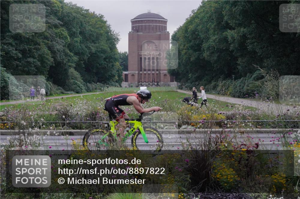 14.09.2025 - Stadtparktriathlon Michael Burmester http://msf.ph/oto/8897822 14.09.2025 09:01:04 Radfahren 314 meine-sportfotos.de
