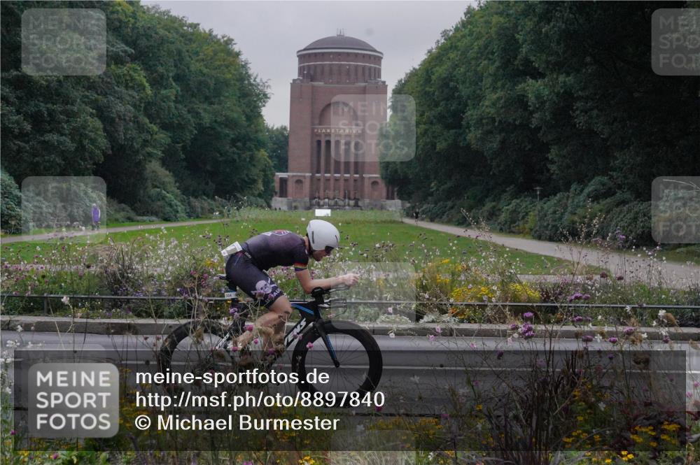 14.09.2025 - Stadtparktriathlon Michael Burmester http://msf.ph/oto/8897840 14.09.2025 09:01:51 Radfahren 304, 324, 358 meine-sportfotos.de