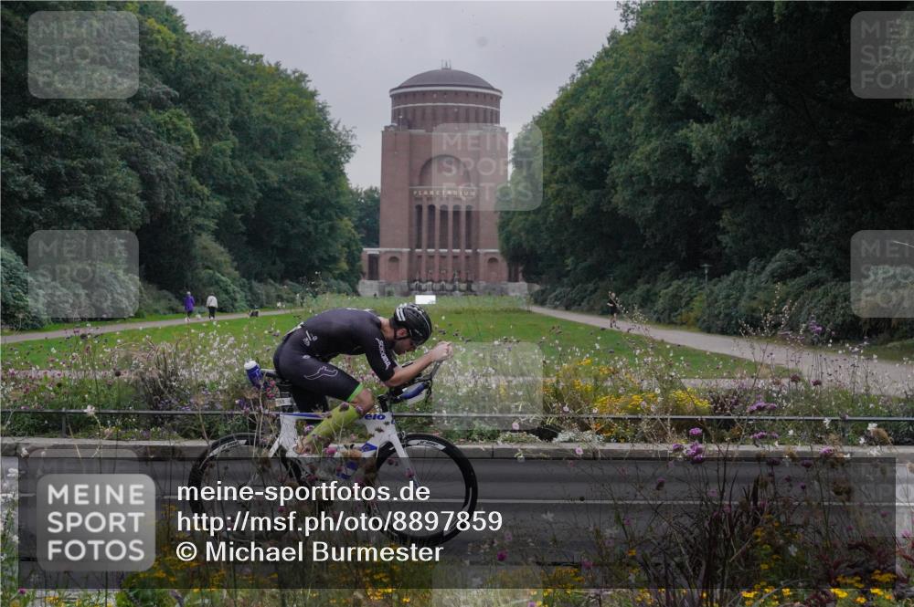 14.09.2025 - Stadtparktriathlon Michael Burmester http://msf.ph/oto/8897859 14.09.2025 09:02:08 Radfahren 301, 365, 373 meine-sportfotos.de