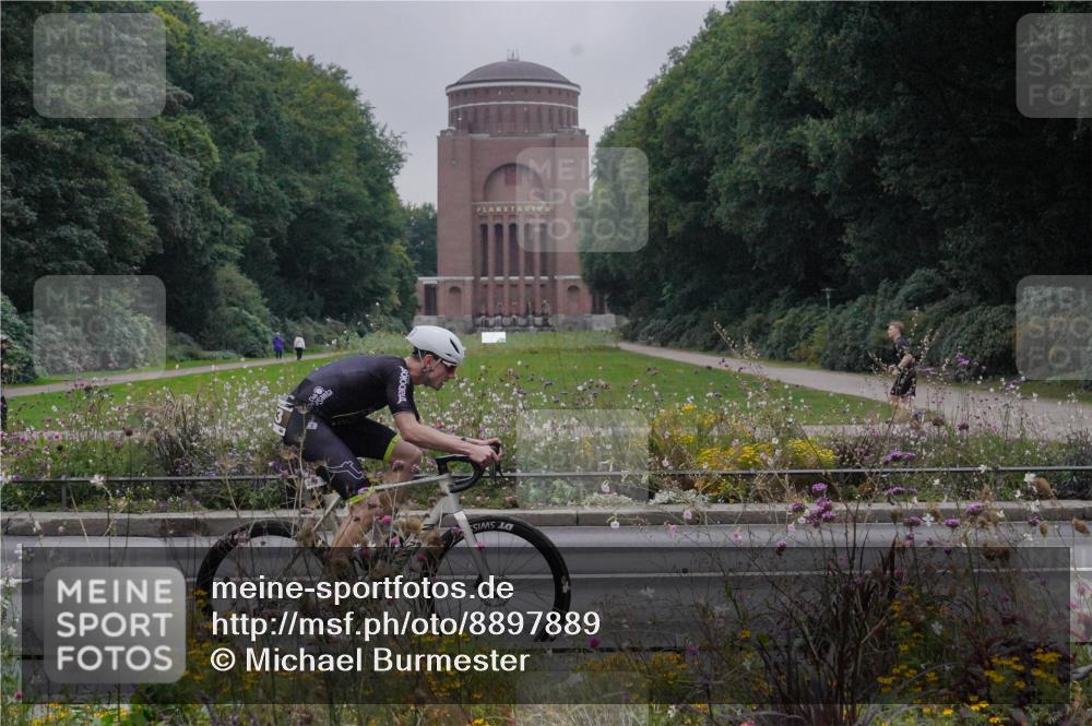 14.09.2025 - Stadtparktriathlon Michael Burmester http://msf.ph/oto/8897889 14.09.2025 09:02:31 Radfahren 318, 326, 339, 340, 342, 363, 370 meine-sportfotos.de