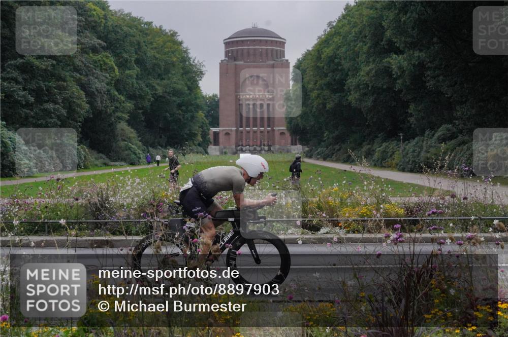 14.09.2025 - Stadtparktriathlon Michael Burmester http://msf.ph/oto/8897903 14.09.2025 09:02:34 Radfahren 318, 326, 339, 340, 342, 345, 347, 363, 370, 376 meine-sportfotos.de