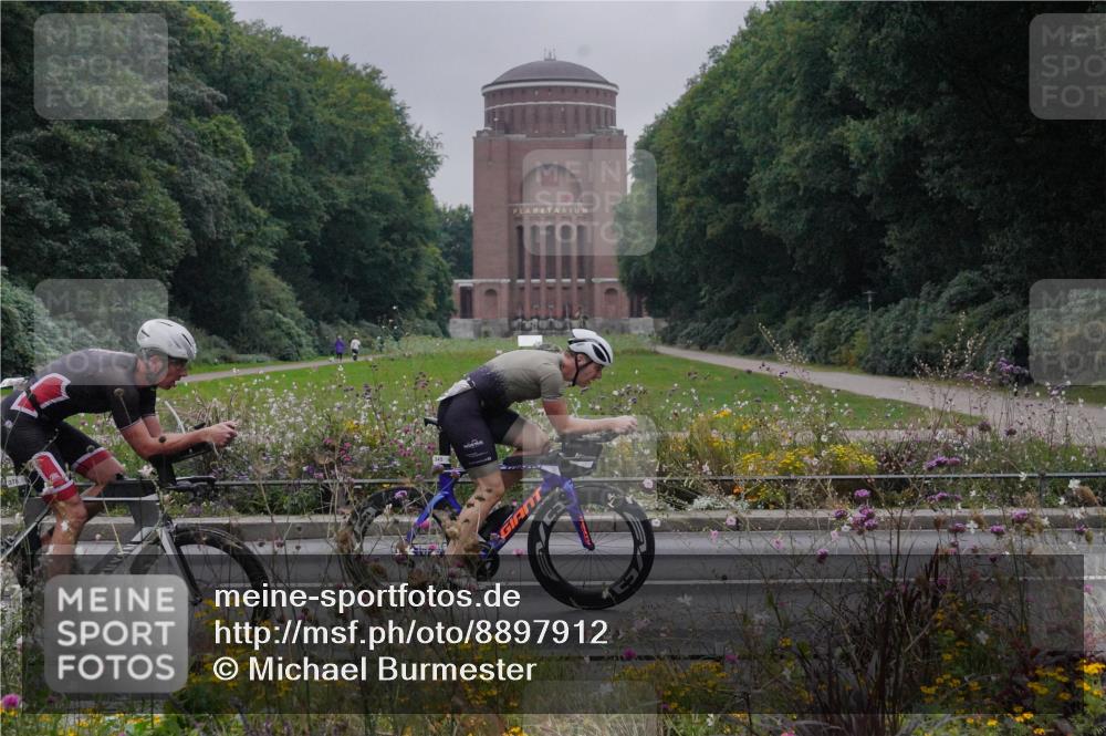 14.09.2025 - Stadtparktriathlon Michael Burmester http://msf.ph/oto/8897912 14.09.2025 09:02:42 Radfahren 323, 326, 345, 347, 361, 375, 376 meine-sportfotos.de