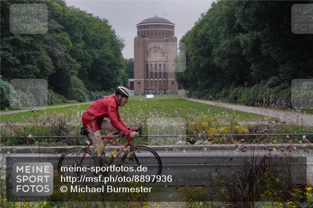 14.09.2025 - Stadtparktriathlon Michael Burmester http://msf.ph/oto/8897936 14.09.2025 09:02:52 Radfahren 302, 352, 361, 362, 375, 451 meine-sportfotos.de