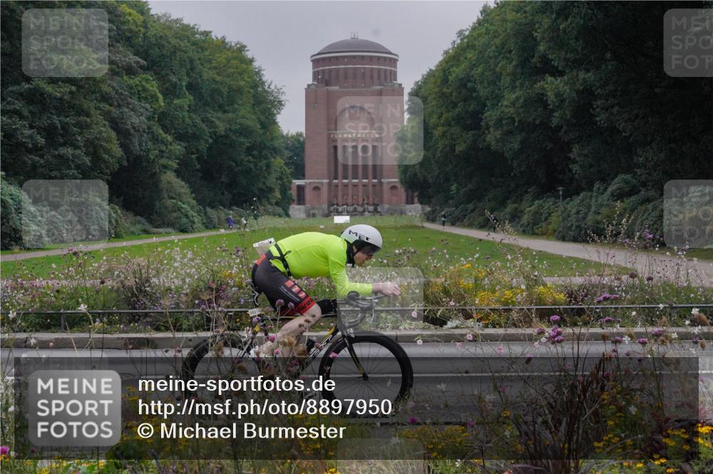 14.09.2025 - Stadtparktriathlon Michael Burmester http://msf.ph/oto/8897950 14.09.2025 09:03:01 Radfahren 341, 352, 362, 451 meine-sportfotos.de