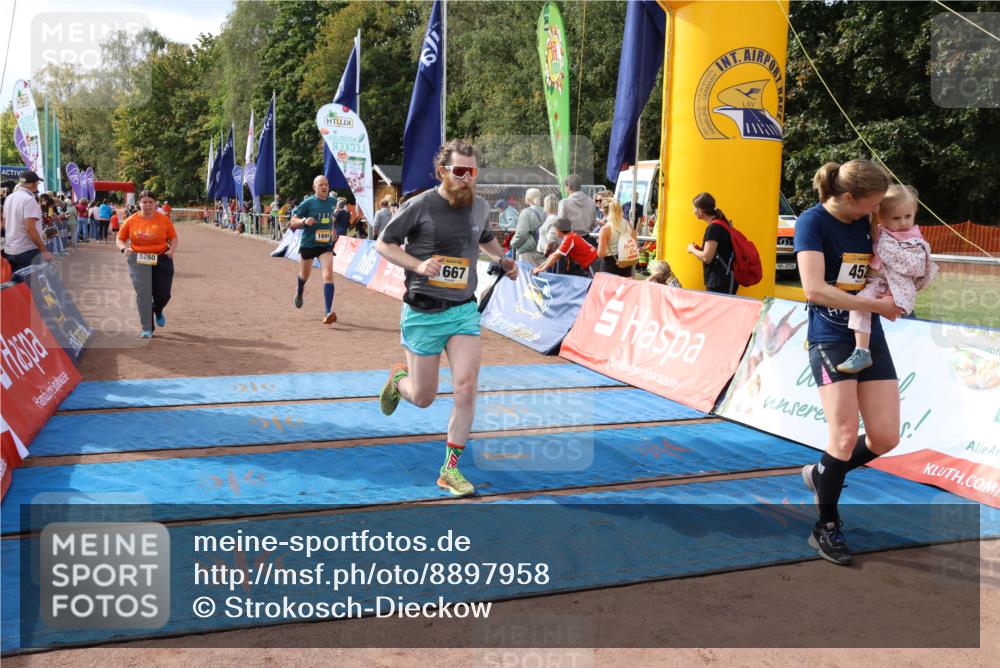 14.09.2025 - Airport Race Strokosch-Dieckow http://msf.ph/oto/8897958 14.09.2025 12:23:08 Ziel 452, 1667, 1694, 5260, 5522 meine-sportfotos.de