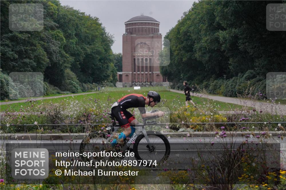 14.09.2025 - Stadtparktriathlon Michael Burmester http://msf.ph/oto/8897974 14.09.2025 09:03:19 Radfahren 337, 349, 350, 353 meine-sportfotos.de
