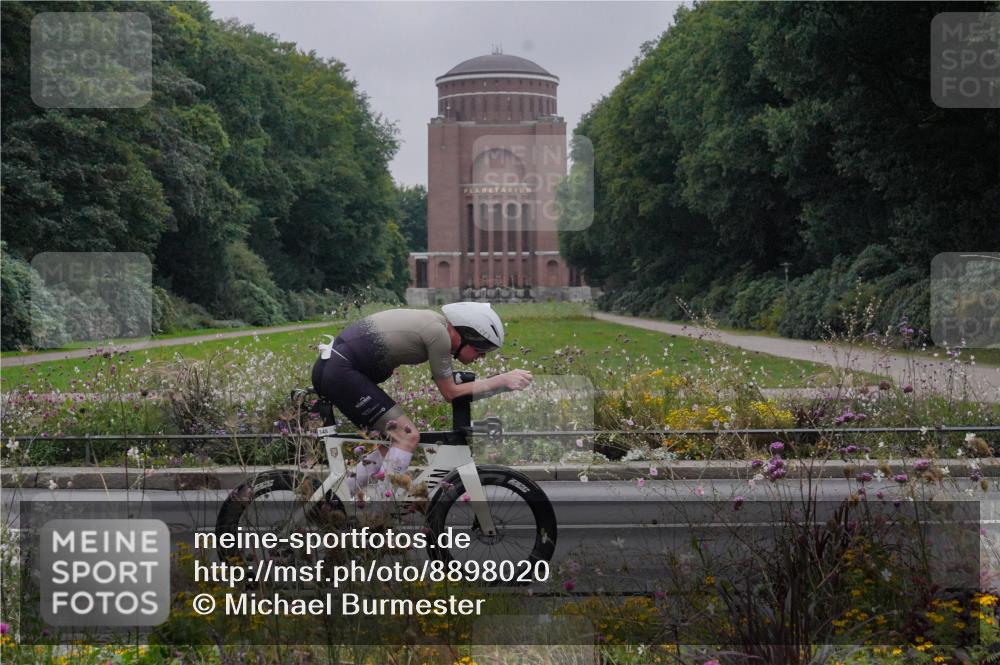 14.09.2025 - Stadtparktriathlon Michael Burmester http://msf.ph/oto/8898020 14.09.2025 09:03:48 Radfahren 311, 325, 328, 348, 413, 414 meine-sportfotos.de
