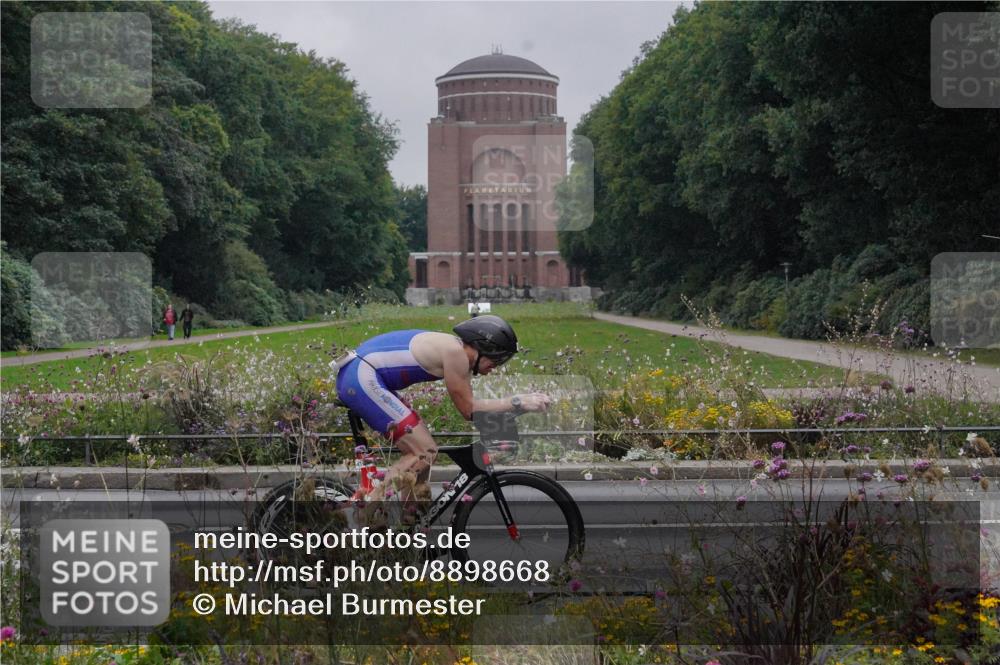 14.09.2025 - Stadtparktriathlon Michael Burmester http://msf.ph/oto/8898668 14.09.2025 09:05:30 Radfahren 310, 351, 355, 394, 416 meine-sportfotos.de