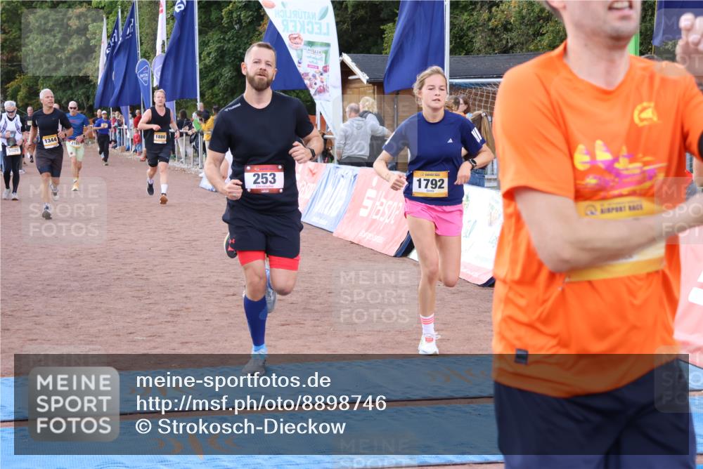 14.09.2025 - Airport Race Strokosch-Dieckow http://msf.ph/oto/8898746 14.09.2025 12:26:00 Ziel 96, 253, 381, 633, 777, 1344, 1346, 1717, 1792, 1880, 1895, 1912, 2161, 5029 meine-sportfotos.de